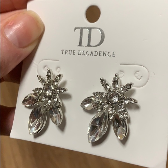 True decadence crystal earrings - Picture 2 of 4